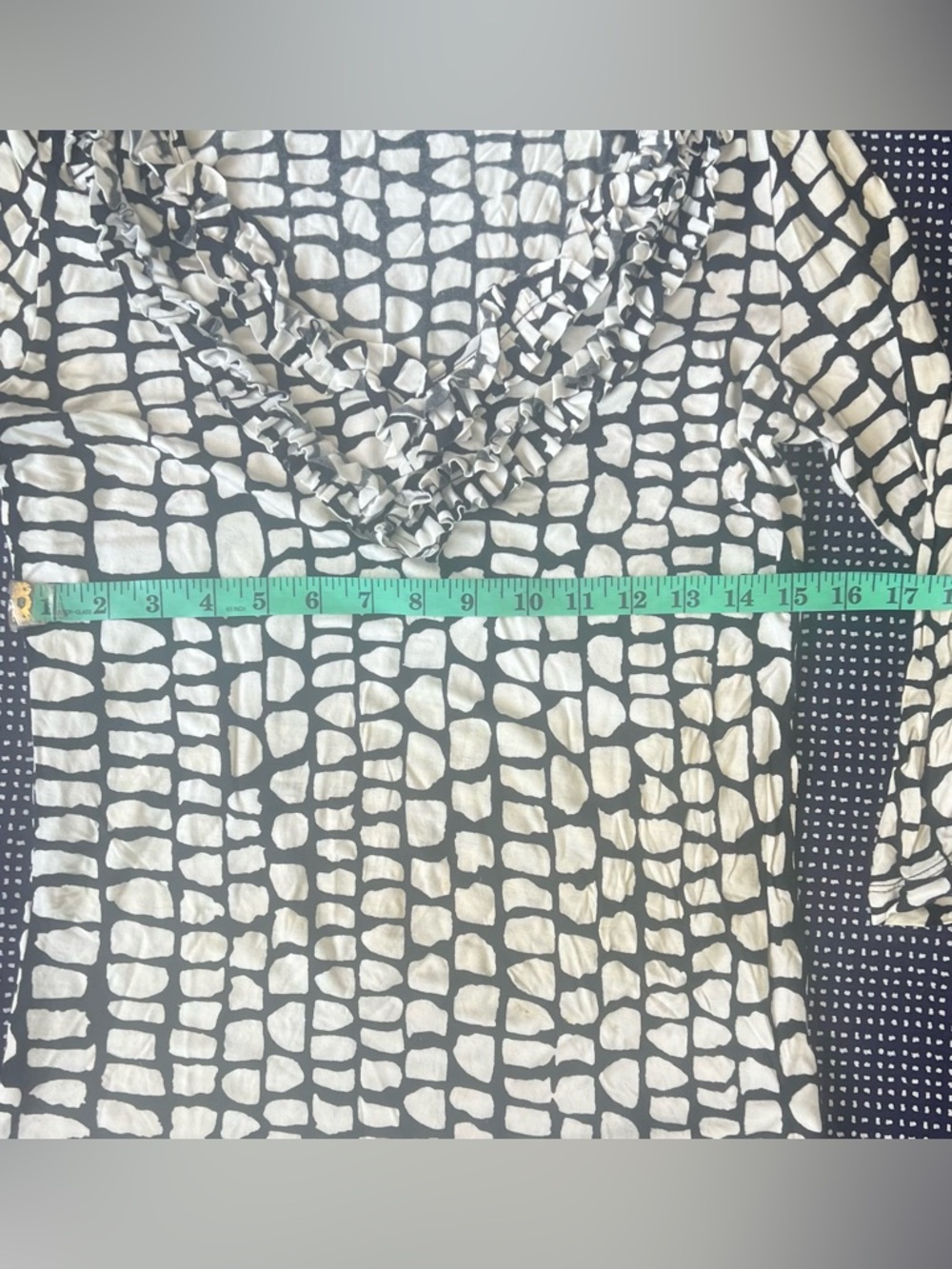 Dunia Ruffled V-neck Blouse - Picture 5 of 7
